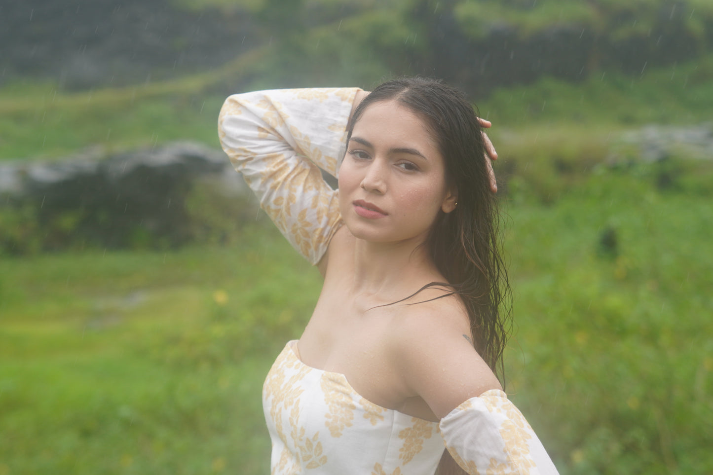 Yellow printed corset with detachable sleeves