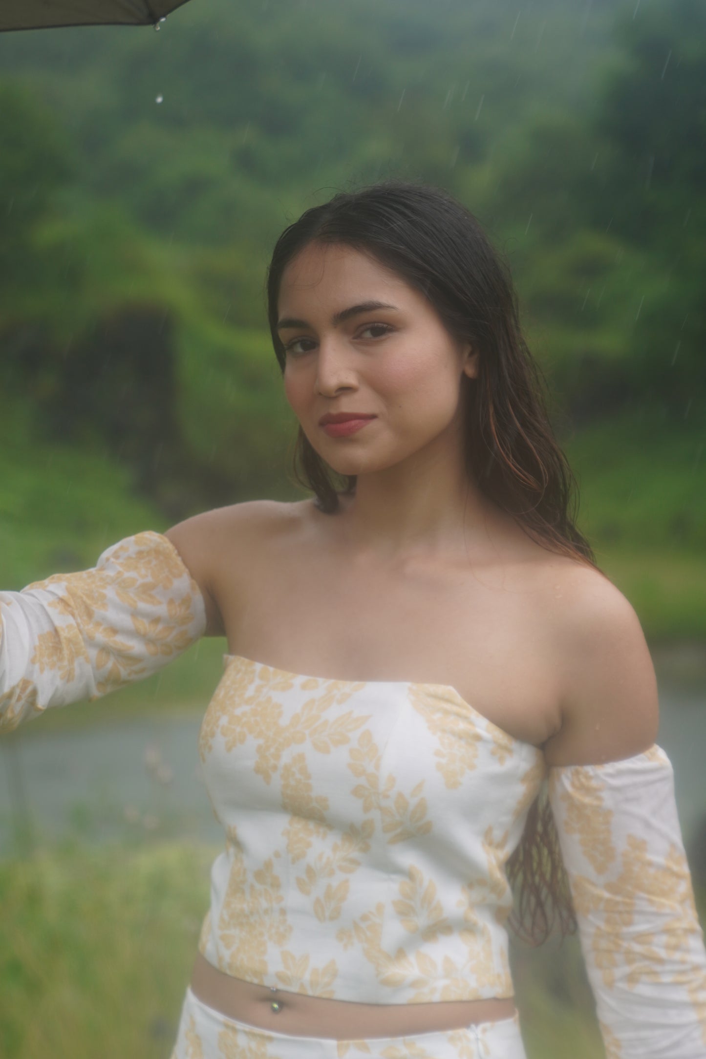 Yellow printed corset with detachable sleeves