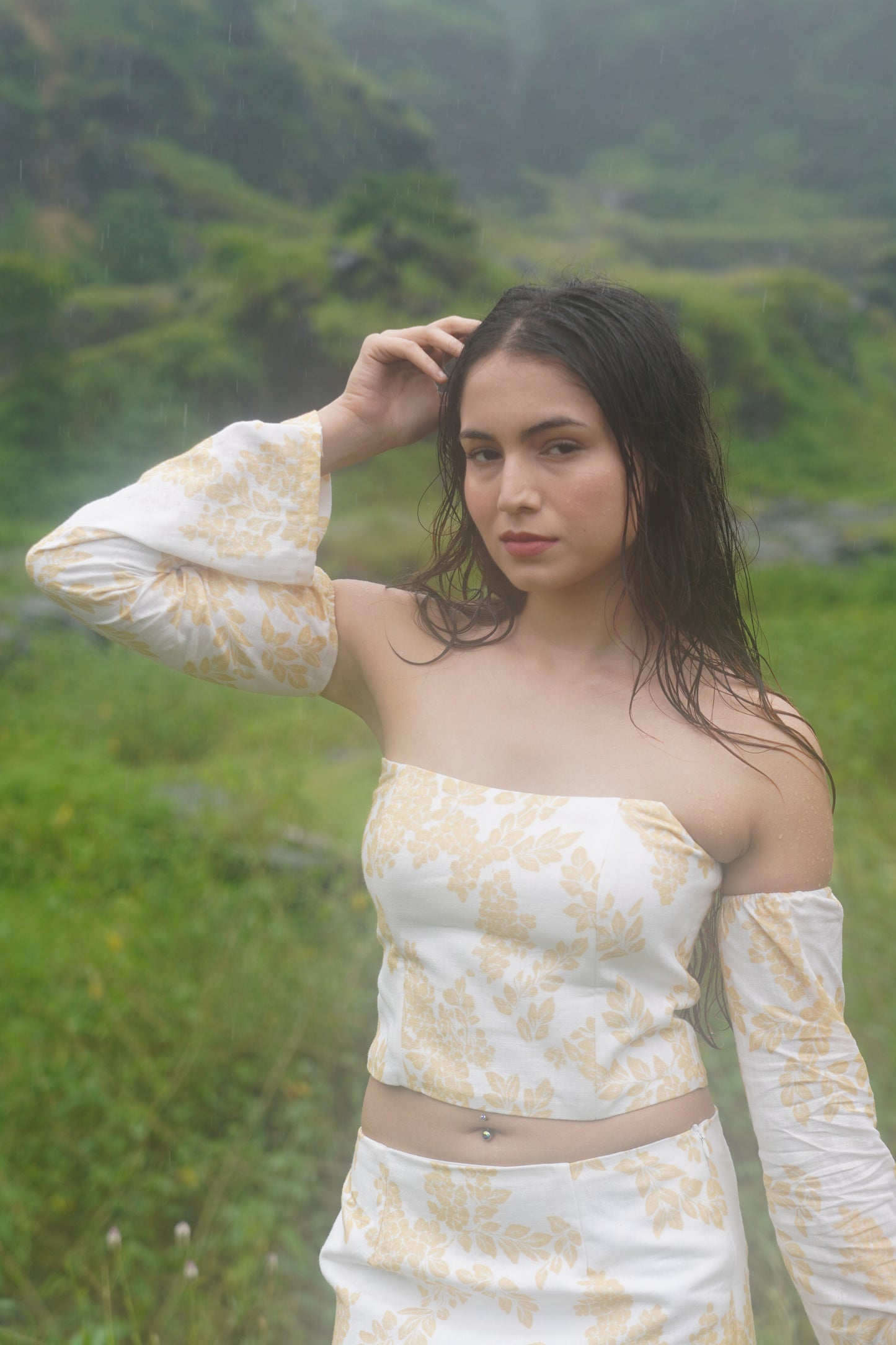 Yellow printed corset with detachable sleeves